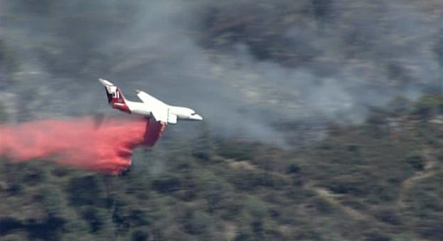 A Cal Fire airplane drops fire retardant on a wildfire burning in Northern Napa County. (CBS)