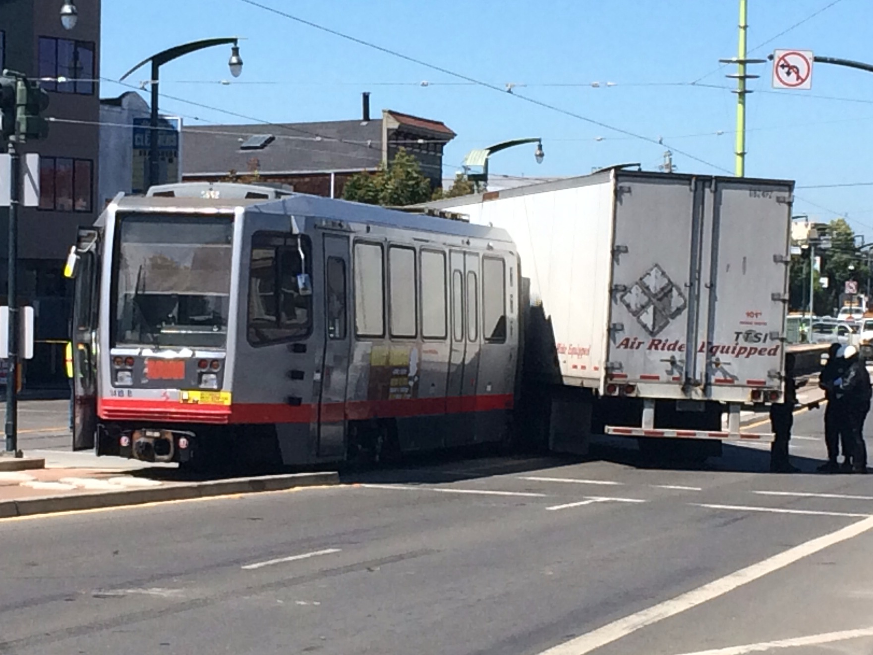 Scene of a collision between a Muni light rail vehicle and a big rig on Third St. and Innes Ave. in San Francisco, August 1, 2014. (CBS)