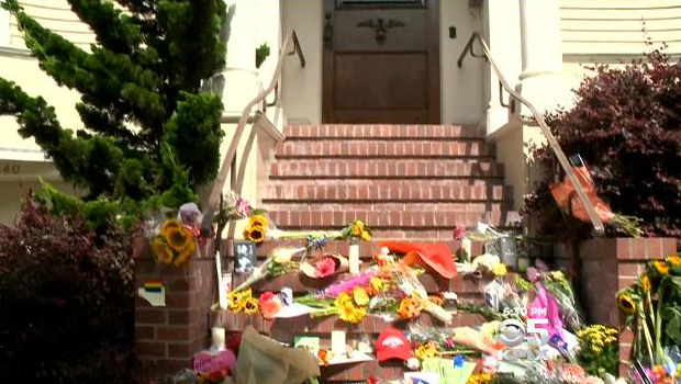 Fans of actor and comedian Robin Williams place leave behind flowers and cards at the San Francisco home where the movie "Mrs. Doubtfire" was set. (CBS)