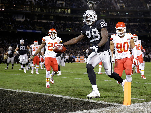 Latavius Murray #28 of the Oakland Raiders runs in a touchdown as Josh Mauga #90 of the Kansas City Chiefs pursues in the first quarter of the game at O.co Coliseum on November 20, 2014 in Oakland, California.  (Photo by Ezra Shaw/Getty Images)