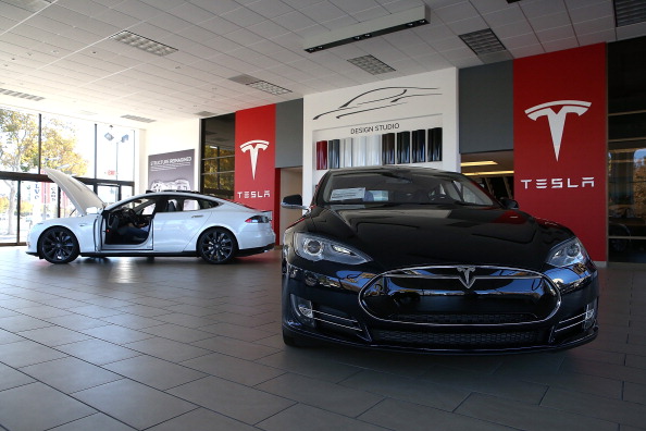 Two Tesla Model S cars are displayed at a Tesla showroom in Palo Alto. (Photo by Justin Sullivan/Getty Images)
