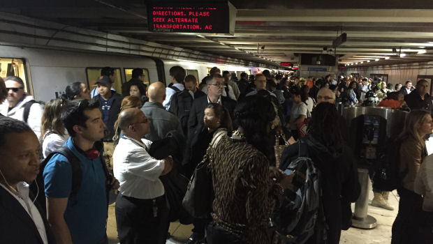 BART passengers on the platform at Embarcadero station in San Francisco during delays in the system, May 6, 2015. Note the message board instructions. (Nicole Jones/CBS)