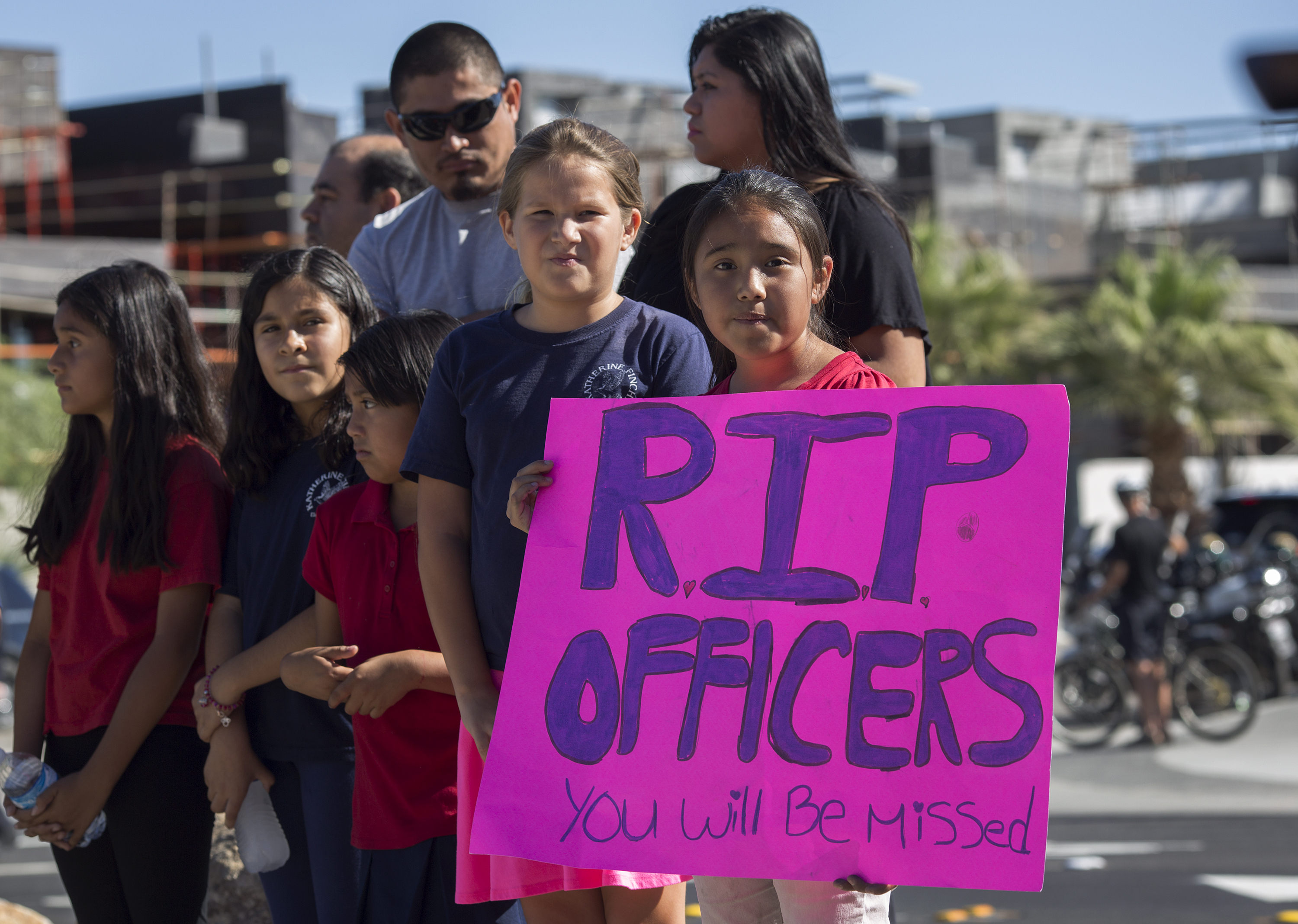 Fourth grade children from Katherine Finchy Elementary School pay respects outside funeral services for fallen Palm Springs Police officers Jose Gilbert Vega and Lesley Zerebny. (Photo by David McNew/Getty Images)