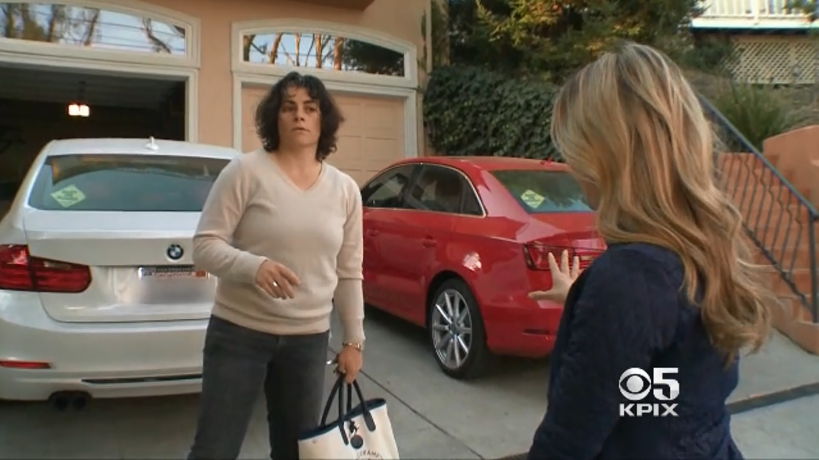 KPIX 5 reporter Susie Steimle speaks with Caroline Novak in front of a home in Redwood City. (CBS)