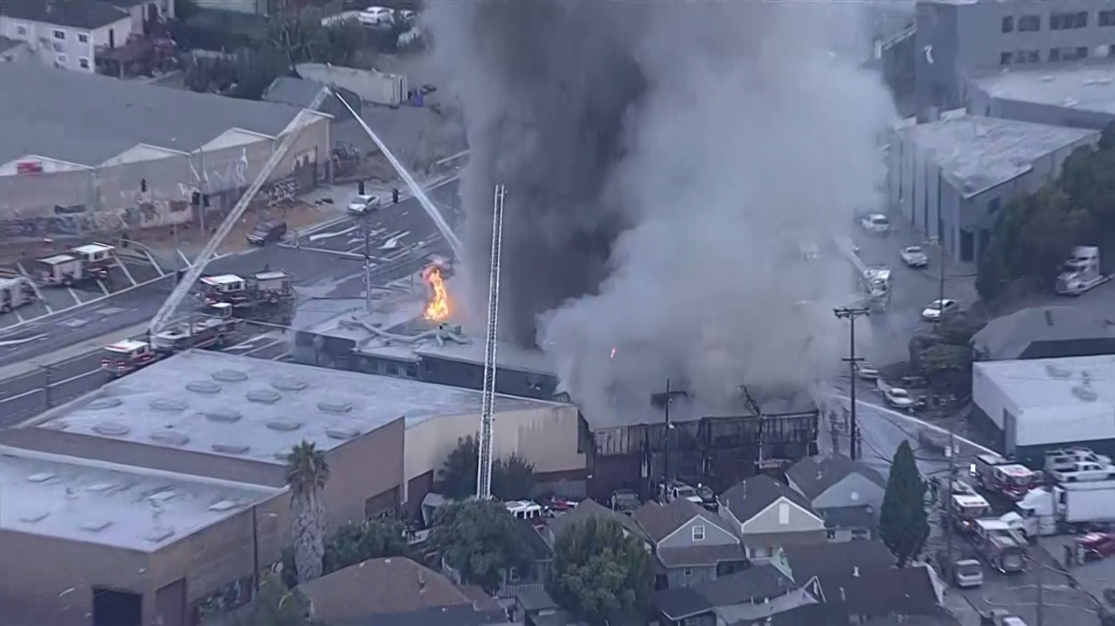 Chopper 5 over a warehouse fire at East 11th Street and 25th Avenue in East Oakland on August 9, 2019. (CBS)