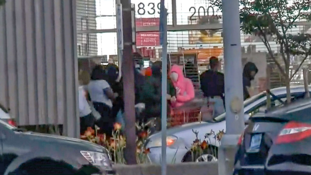 Roving Gangs Of Looters Ransack Emeryville Stores Along Bay Street - CBS San Francisco