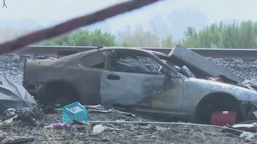 A junked car at an illegal dump site near Monterey Road and Bailey Avenue in San Jose. (CBS)
