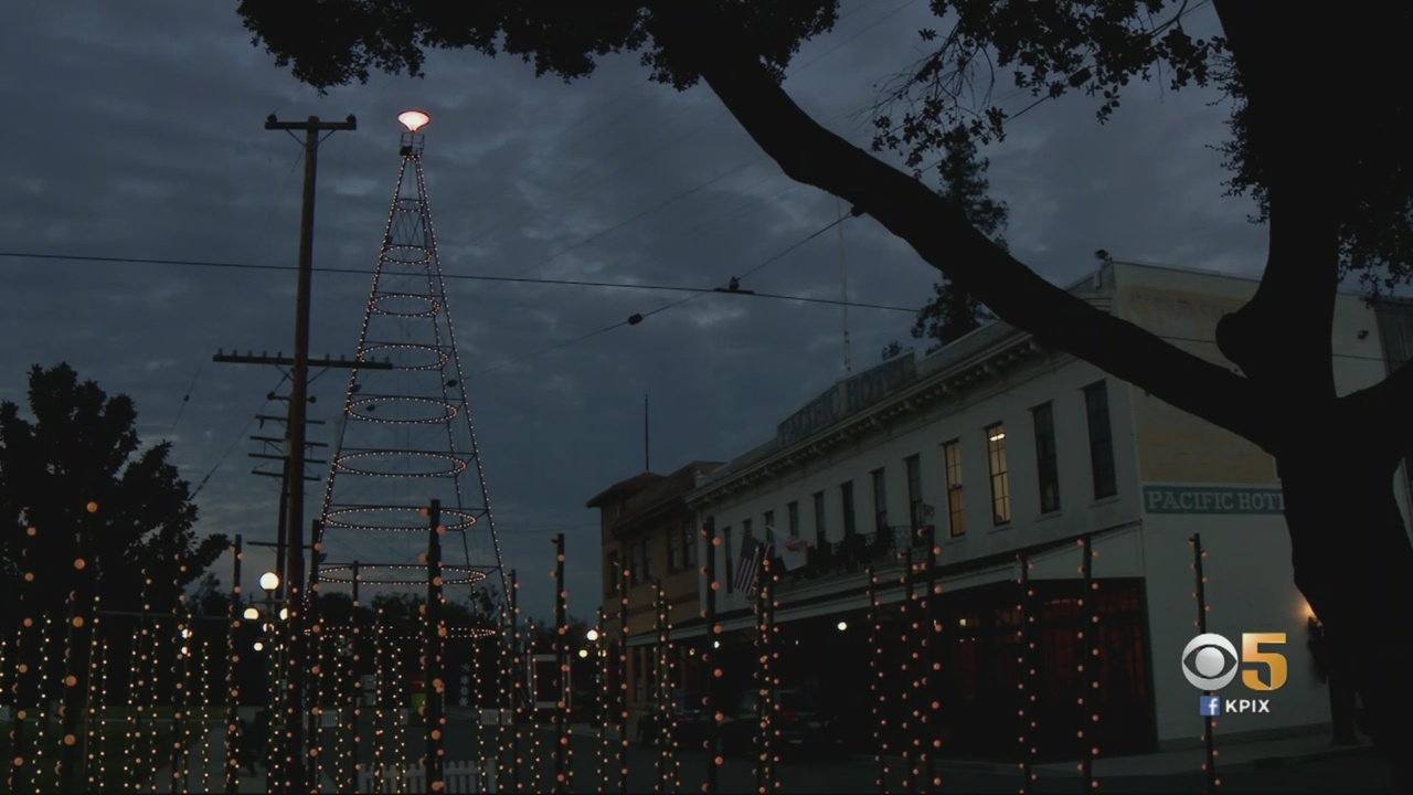 Christmas in the Park 2020 at San Jose History Park. (CBS)