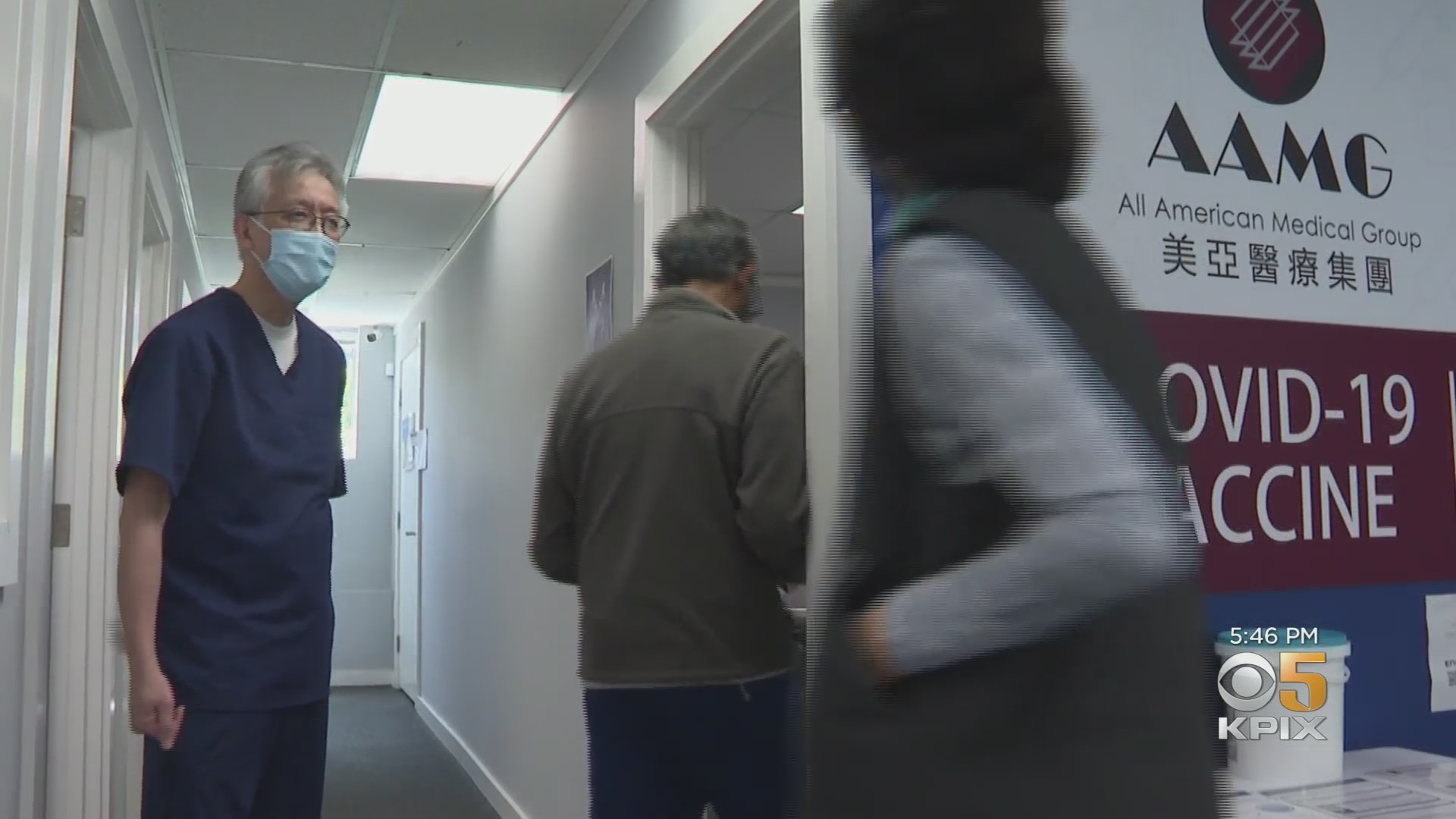 Dr. Hans Yu of San Francisco leads patients to his vaccination site. (CBS)