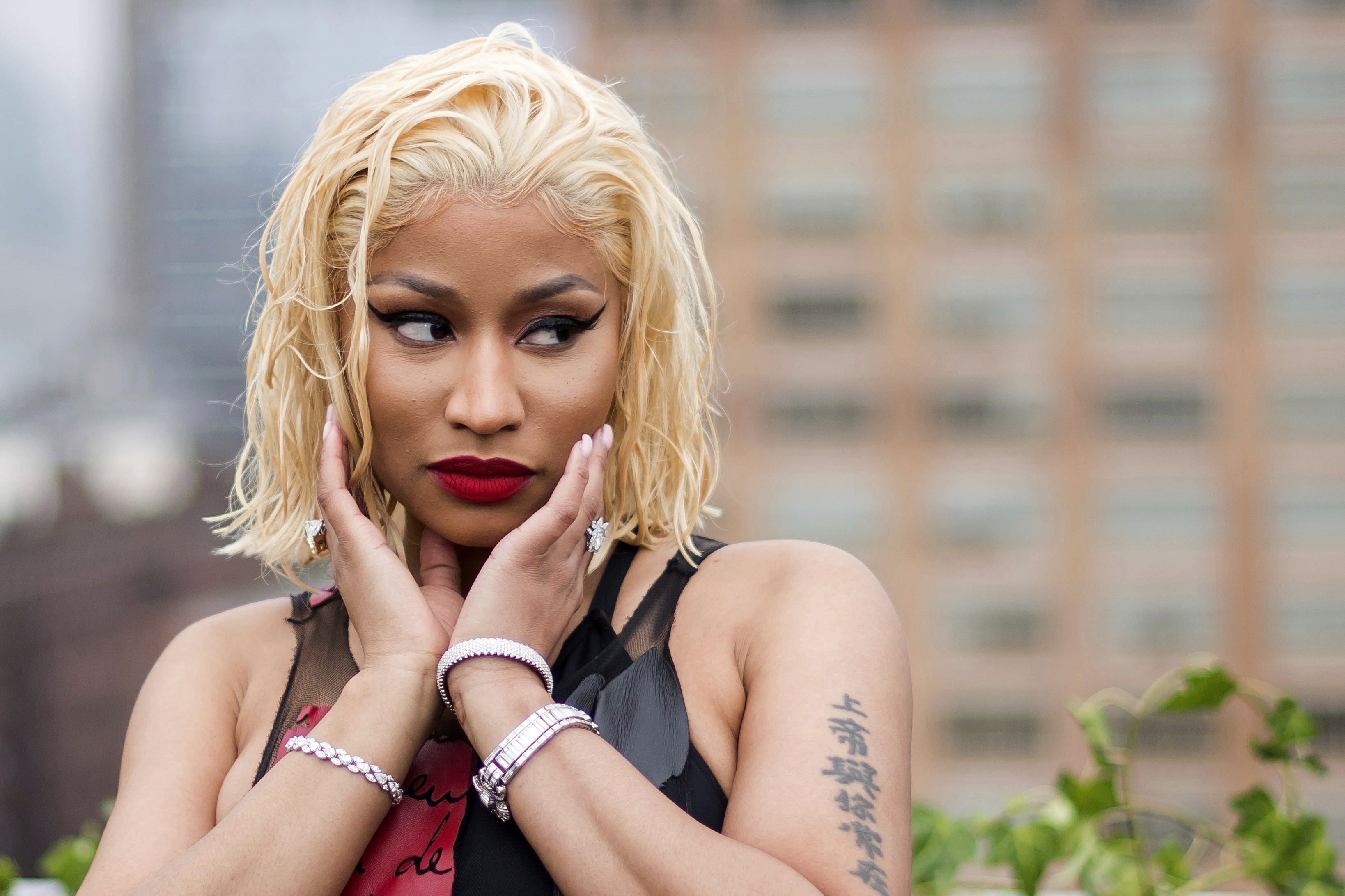 Stanford Infectious Disease Expert Angered By Nicki Minaj’s COVID Vaccination Tweets