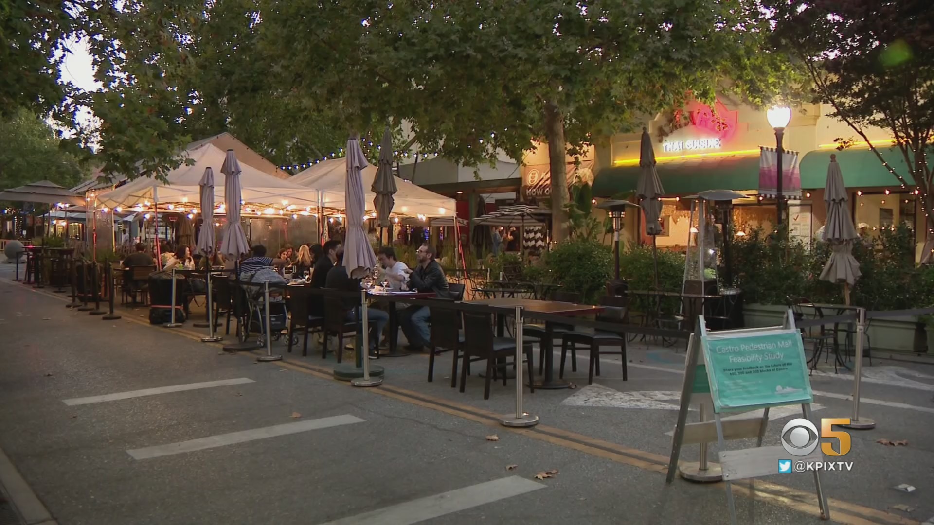 Outdoor dining along Castro Street in Downtown Mountain View. (CBS)