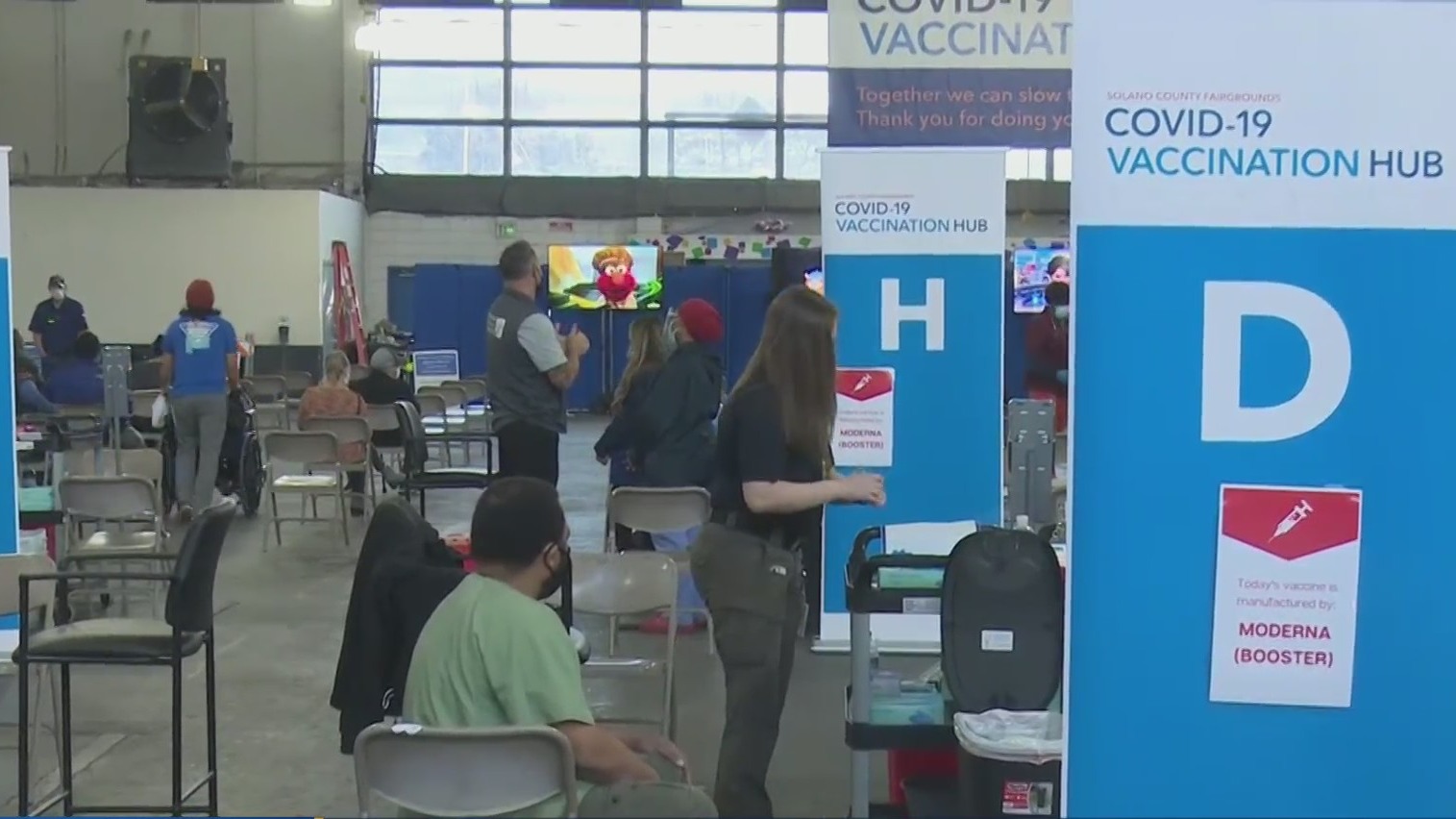 COVID-19 vaccine clinic at the Solano County fairgrounds, December 2, 2021. (CBS)