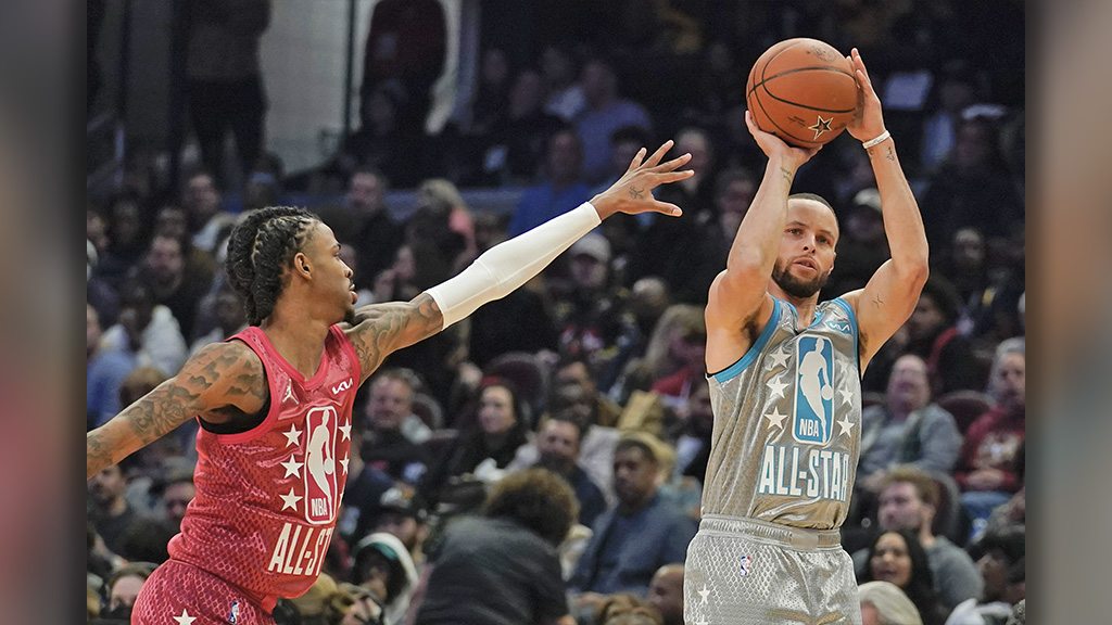 Stephen Curry Sets 3s Record in NBA All-Star Game