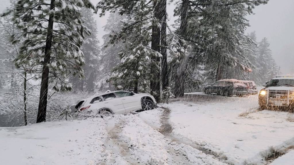Heavy Sierra Snow Makes for Treacherous Road Conditions – CBS San Francisco